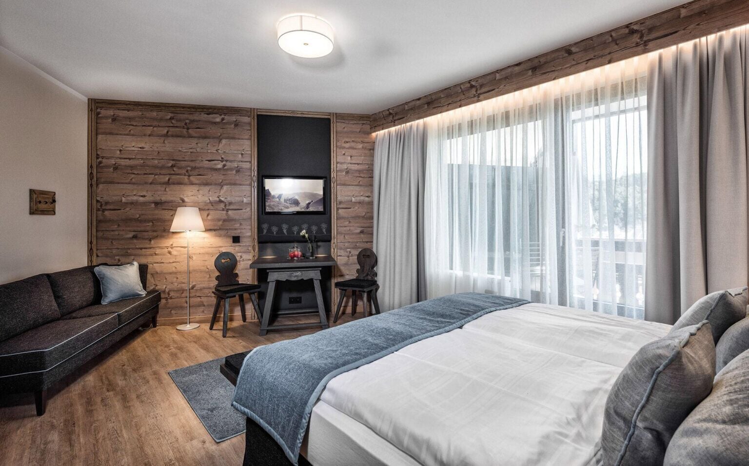 Deluxe Double Room, Balcony, Mountain View | In-room safe, soundproofing, WiFi (free)