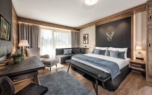 Deluxe Double Room, Balcony, Mountain View | 1 bedroom, in-room safe, soundproofing, free WiFi