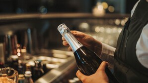 2 من المطاعم، يتم تقديم العشاء 