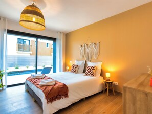 8 slaapkamers, een strijkplank/strijkijzer, reisbedje, wifi