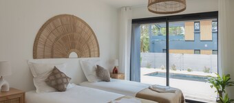 Prestigious Sunset 1&2 Villas, 2 heated swimming pools, sea view,16 pers