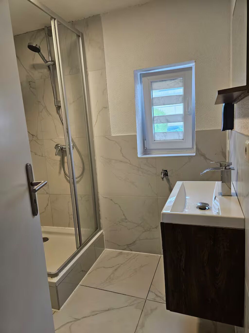 Toallas, jabón, papel de baño 