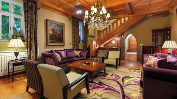 المنشأة من الداخل