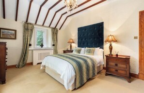 5 bedrooms, desk, iron/ironing board, WiFi - NEW LISTING Luxurious 5-bedroom 6-Bathroom Castle on 7 Acres in Heart of Ireland (RN)