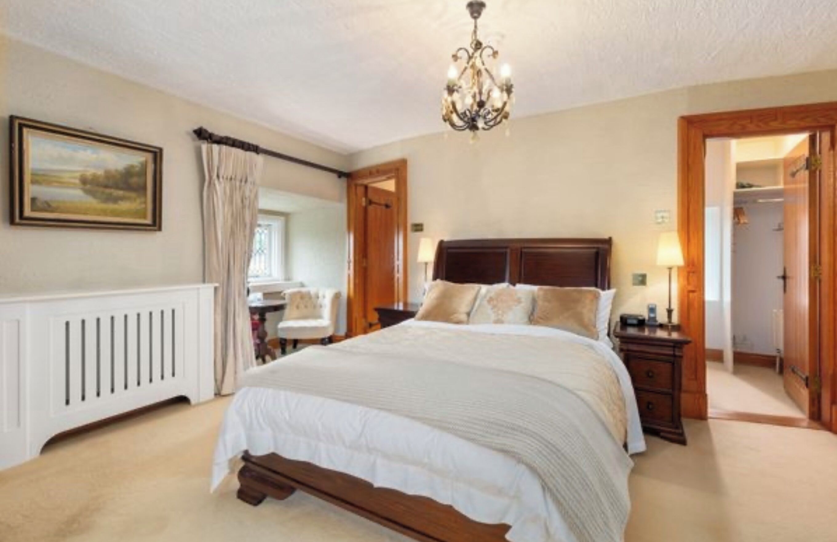 5 bedrooms, desk, iron/ironing board, WiFi