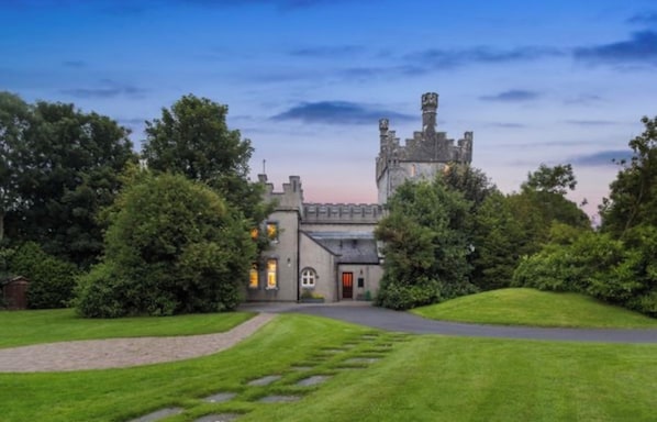 Exterior - NEW LISTING Luxurious 5-bedroom 6-Bathroom Castle on 7 Acres in Heart of Ireland (RN)