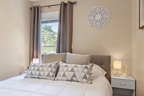 3 chambres, fer et planche à repasser, Wi-Fi, draps fournis