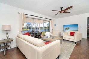 Smart TV - Elegant and Spacious 3-bedroom house with Pool, in Venice, AC, WiFi, Lakefront (Venice)