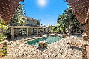 Pool - Spacious 4BR pool home, billiards, BBQ, large patio, pool and pool deck (Tampa)