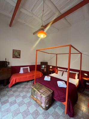 3 chambres, coffre-fort, fer et planche à repasser, lit de bébé portatif