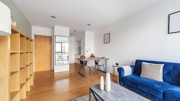 Apartment | Living area | 37-inch TV with satellite channels, Netflix, streaming services