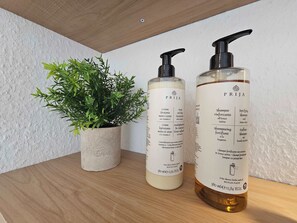 Hårføner, håndklær, såpe og sjampo