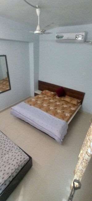 Room - Hotel adiraj palace and lodging (Nevasa)