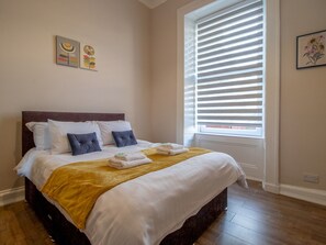 4 bedrooms, iron/ironing board, free WiFi, bed sheets