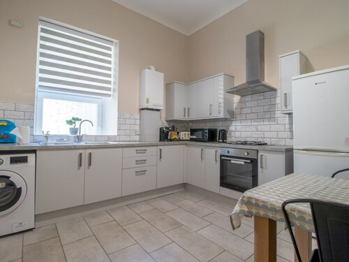 City Haven Main Door & Parking | Pass the Keys