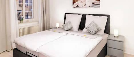 1 habitación, tabla de planchar con plancha, wifi gratis y ropa de cama
