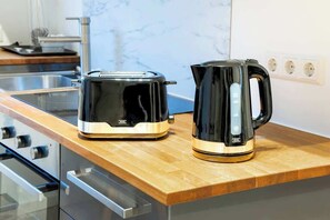 冰箱、微波炉、烤箱、炉灶