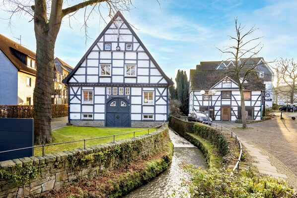 Exterior - MOLA Apartments-Historic apartment in the Bachviertel-Altstadt-Parking lot- WLAN (Herdecke)