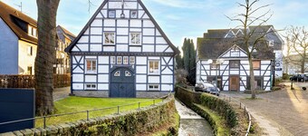 MOLA Apartments-Historic apartment in the Bachviertel-Altstadt-Parking lot- WLAN