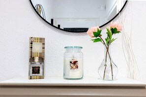 淋浴设施、吹风机、毛巾、肥皂