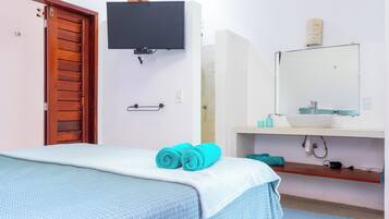 2 bedrooms, travel cot, free WiFi, bed sheets