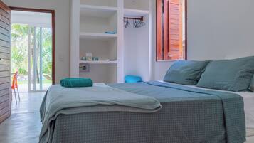 2 quartos, cofres nos quartos, ferros/tábuas de passar roupa