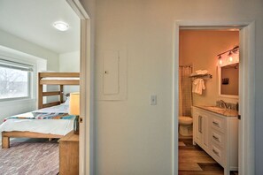 2 bedrooms, WiFi, bed sheets