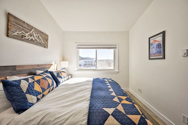 2 bedrooms, WiFi, bed sheets
