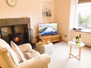 TV, fireplace