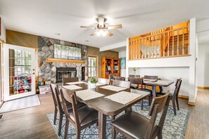 Dining - Hygge Lake House on Lake Leelanau (Traverse City)