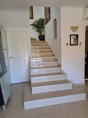 Interior - Villa Soleil - Large family villa | Sea view | Private pool | Walking distance to the beach (Roquebrune-sur-Argens)