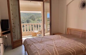 Iron/ironing board, WiFi - Villa Soleil - Large family villa | Sea view | Private pool | Walking distance to the beach (Roquebrune-sur-Argens)