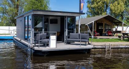 Houseboat Heeg 4 persons
