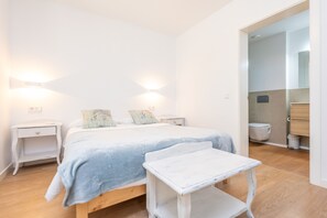 3 habitaciones, tabla de planchar con plancha y acceso a internet