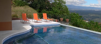 Beautiful house, views, pool, best climate