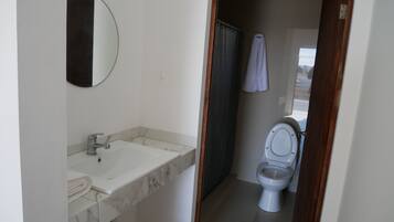 Suihku, pyyhkeet, saippua, vessapaperi