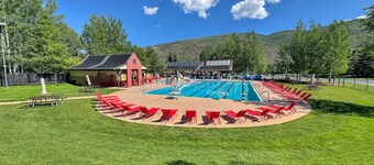 4 bedroom Eagle Vail townhome on golf course; minutes to Vail and Beaver Creek