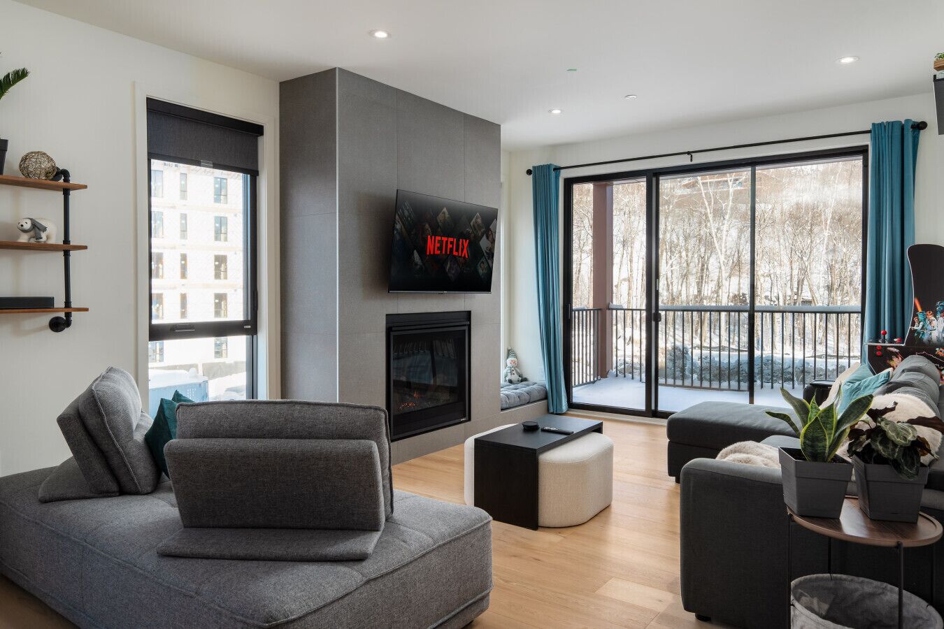 Smart TV, chimenea, videojuegos y estéreo 