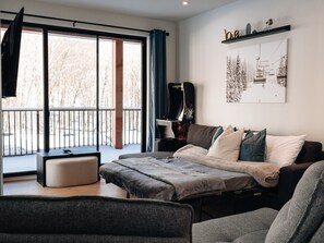 Téléviseur connecté, foyer, jeux vidéo, chaîne audio