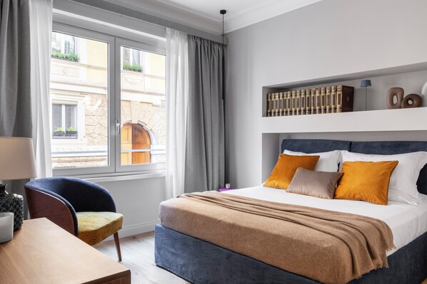 6 bedrooms, in-room safe, desk, iron/ironing board