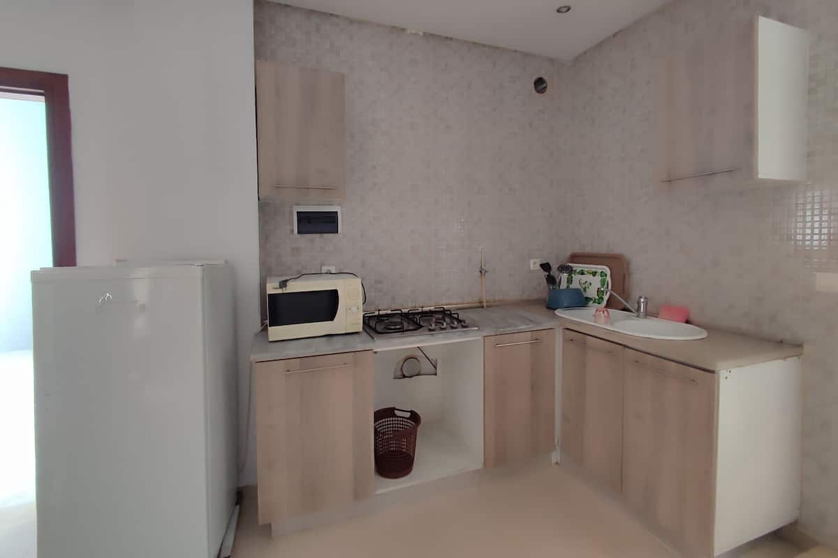Apartment | Private kitchen | Microwave, stovetop