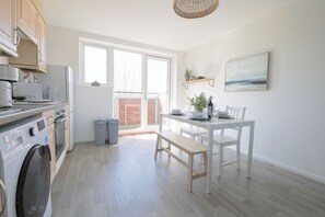 Apartment, Balcony, River View | Private kitchen