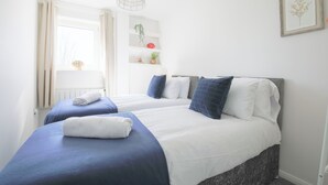 Appartement, balcon, vue fleuve