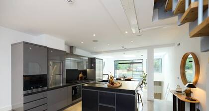 The Hamilton Gardens Hideaway - Modern 4bdr Home With Garden