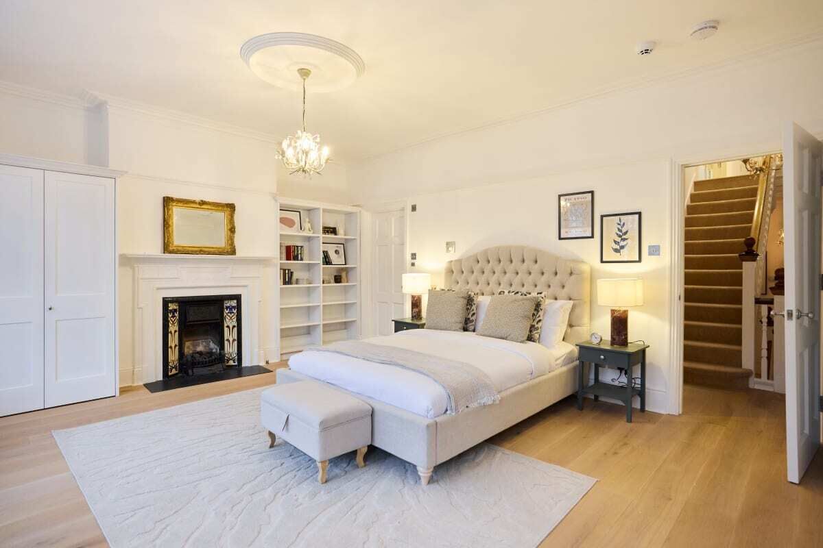 House (6 Bedrooms) | Exterior