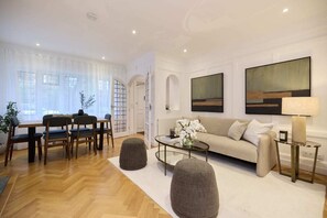 House (4 Bedrooms) | Exterior - The Charm of Chelsea - Modern 4bdr With Shared Courtyard (London)