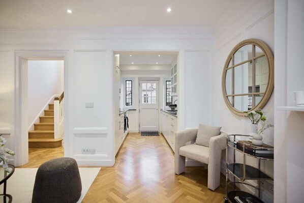 Exterior - The Charm of Chelsea - Modern 4bdr With Shared Courtyard (London)