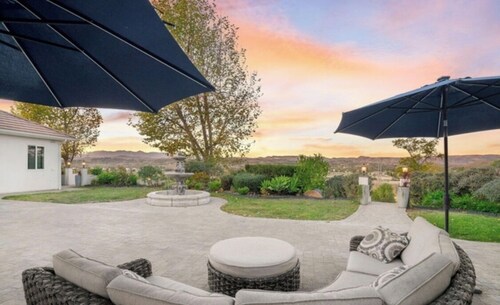 Stunning 2-bedroom house w/ fitness room, outdoor kitchen WiFi in Moorpark