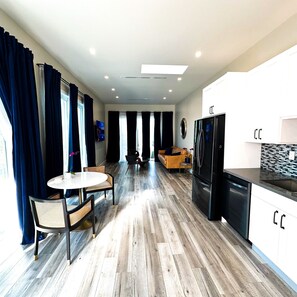 Interior - Stunning 2-bedroom house w/ fitness room, outdoor kitchen WiFi in Moorpark (Moorpark)