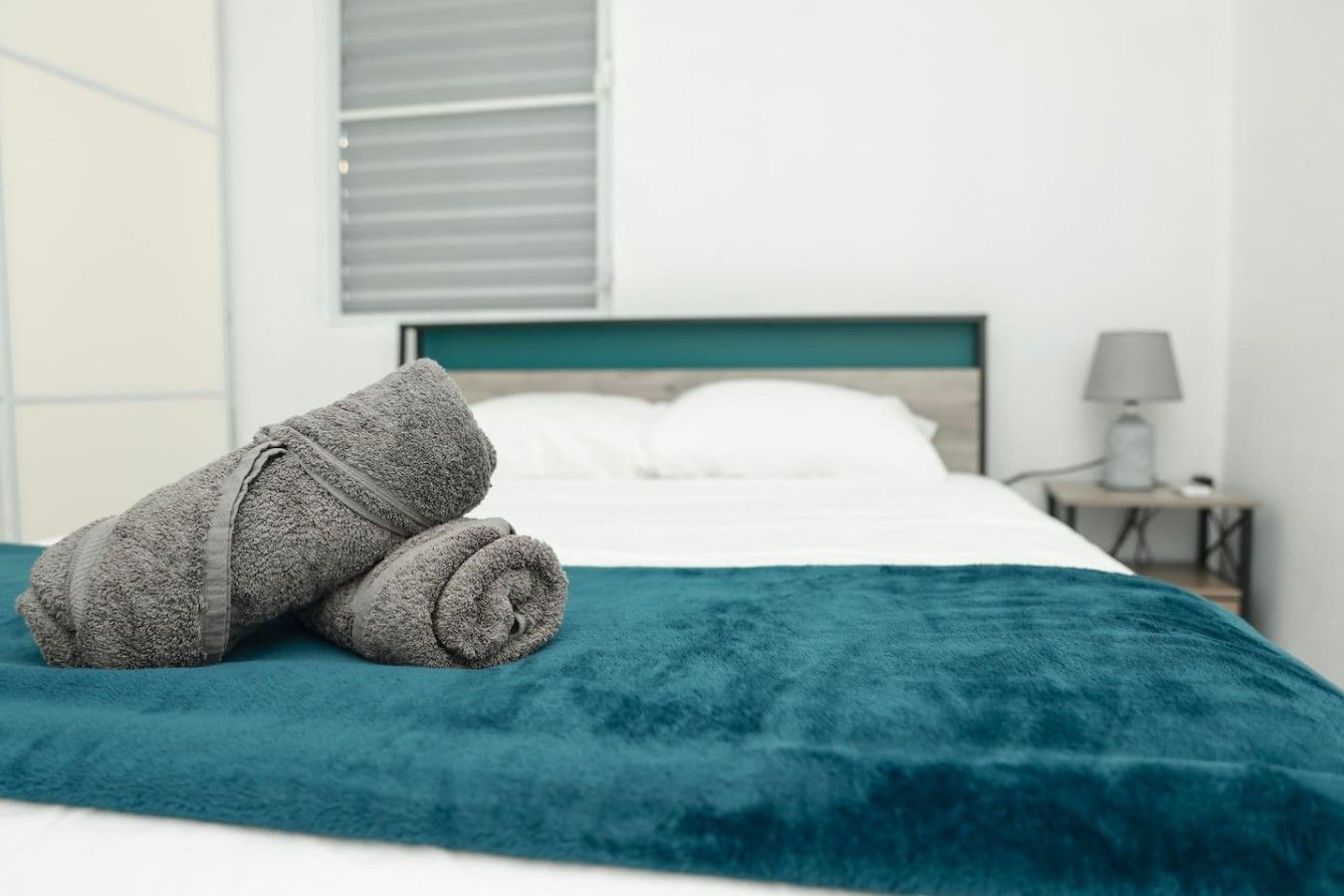 WiFi, bed sheets